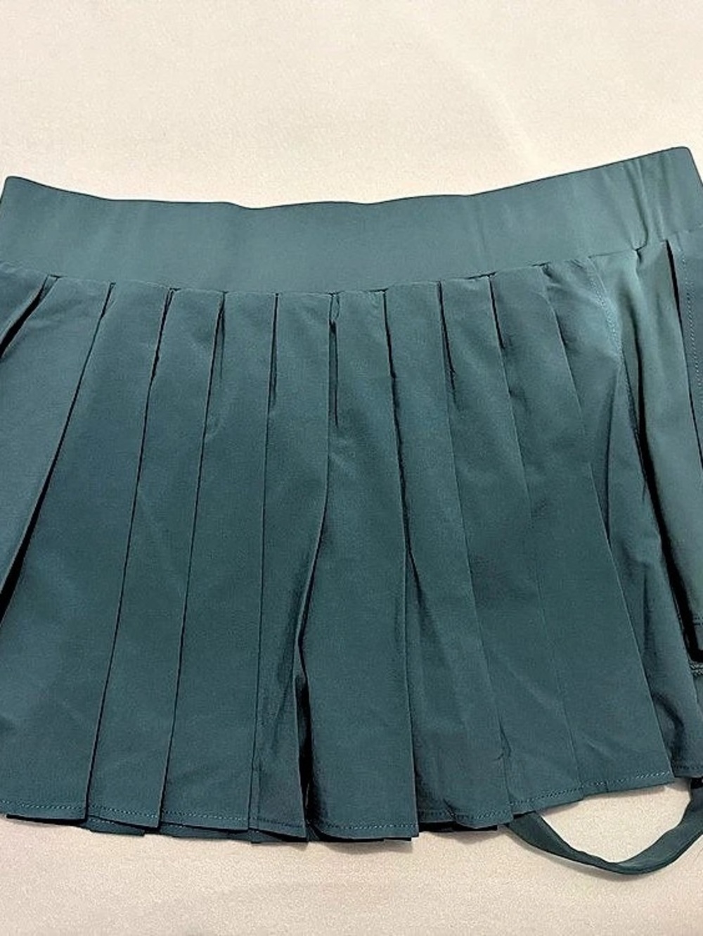 Halara Breezeful High Waisted Pleated 2-in-1 Side Pocket Adjustable Buckle Mini